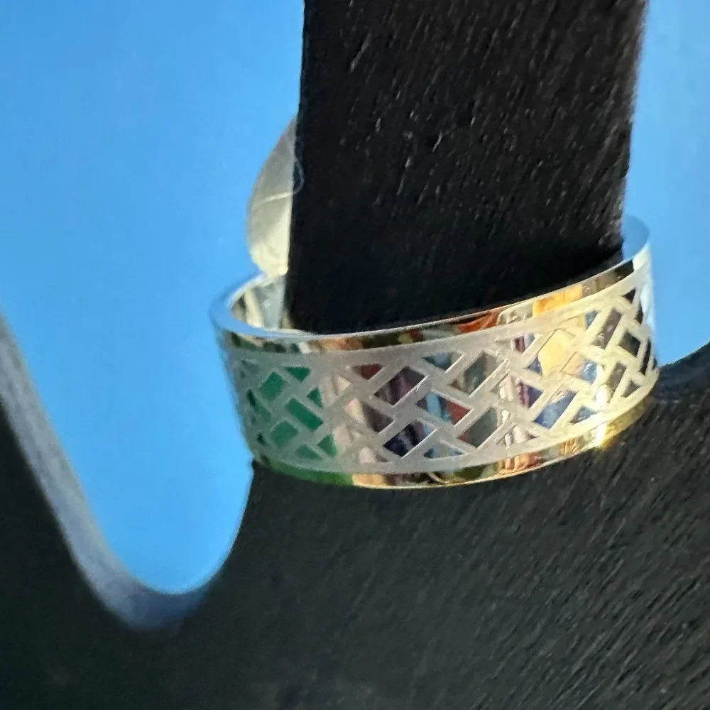 Men’s Stainless Steel Ring Size 10 Brick Pattern Band Modern Style
